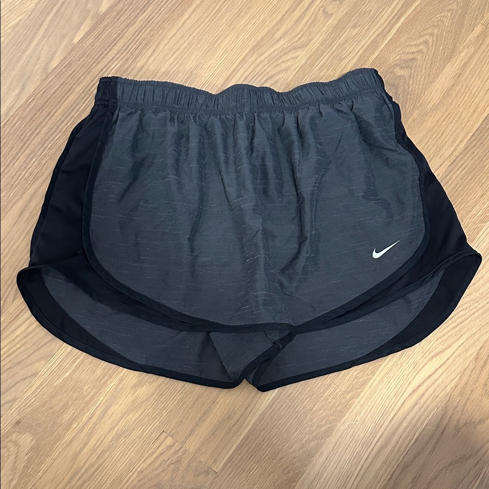 Nike Womens Dri-FIT Tempo Shorts, XL